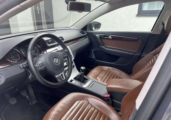 Volkswagen Passat cena 33900 przebieg: 244500, rok produkcji 2012 z Malbork małe 172